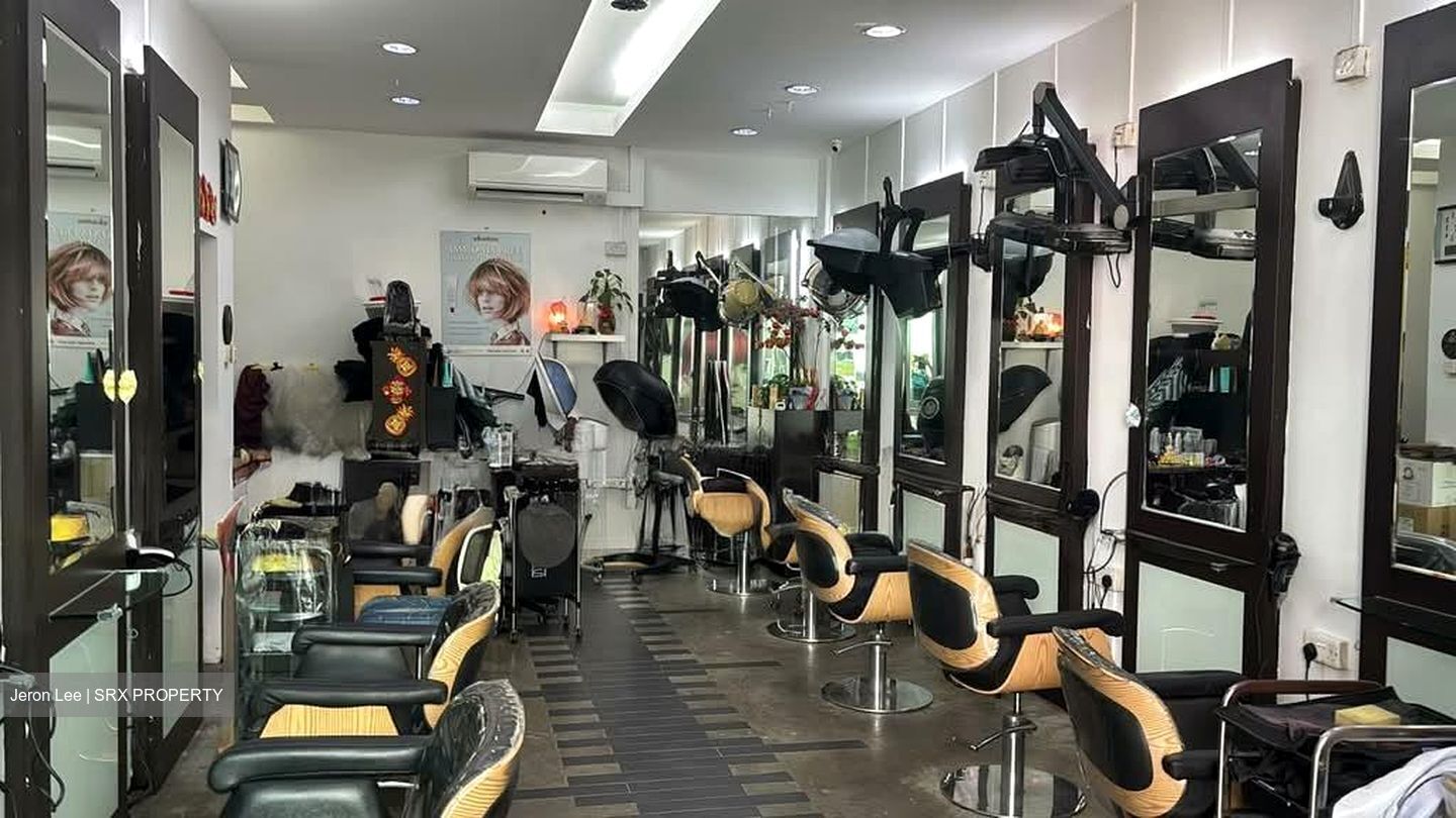 Tampines Street 32 (D18), Shop House #570936271
